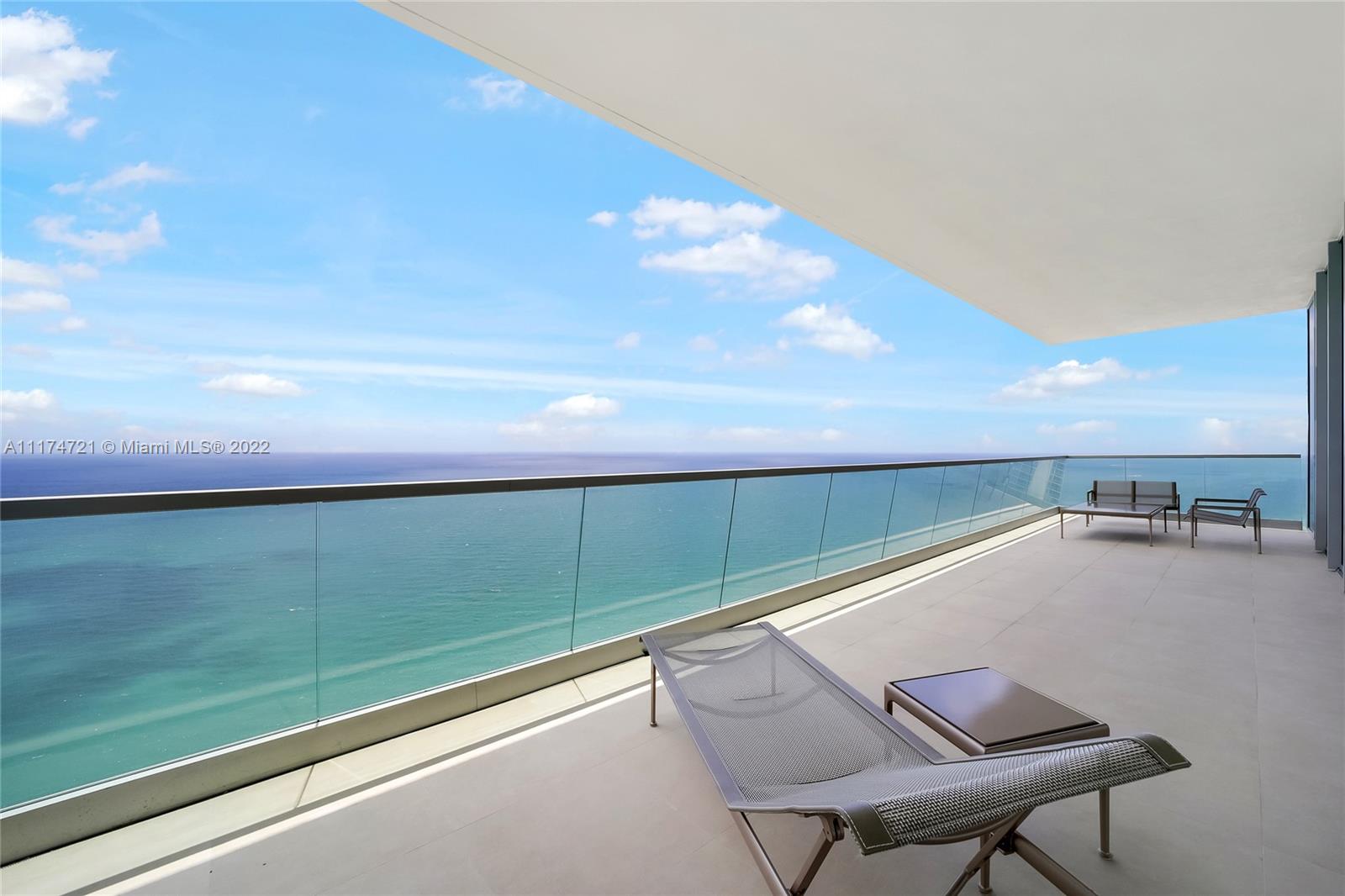 TURNBERRY OCEAN CLUB - Residential