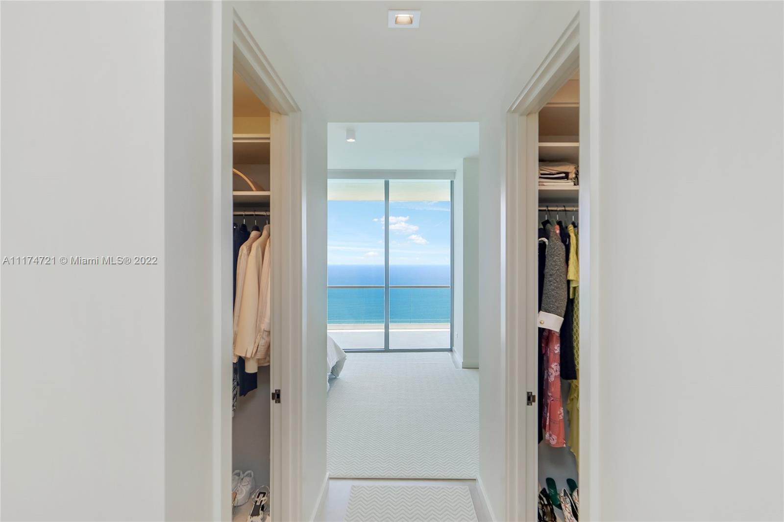 TURNBERRY OCEAN CLUB - Residential