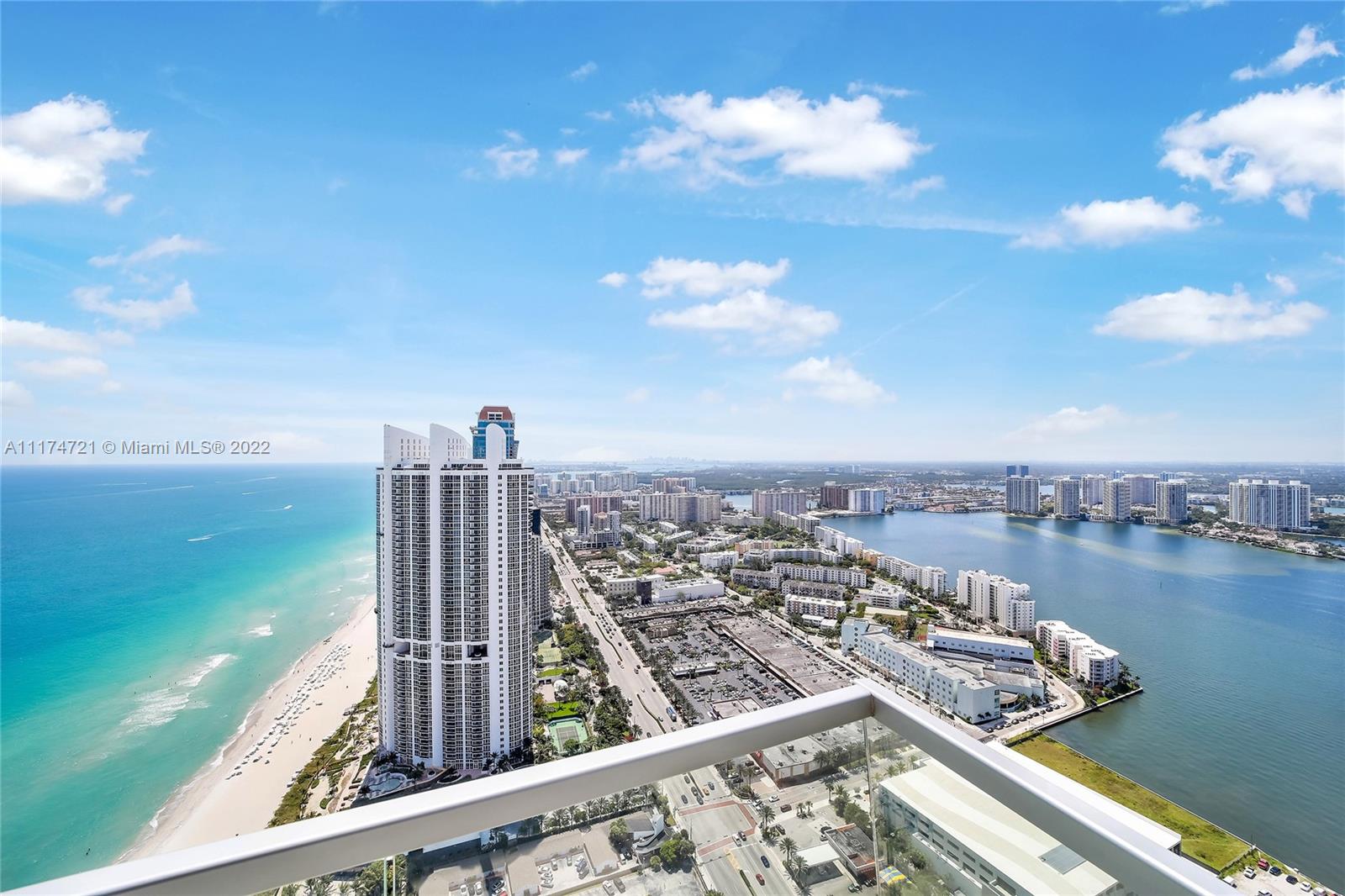 TURNBERRY OCEAN CLUB - Residential