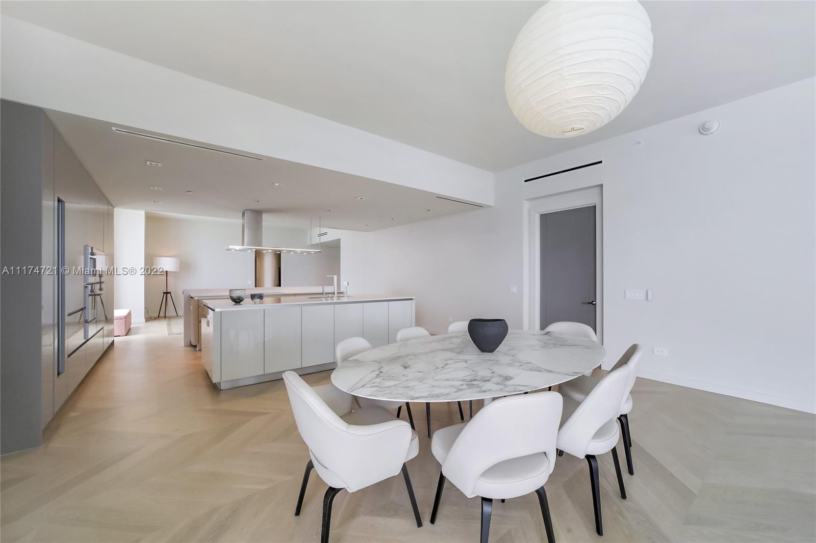 TURNBERRY OCEAN CLUB - Residential