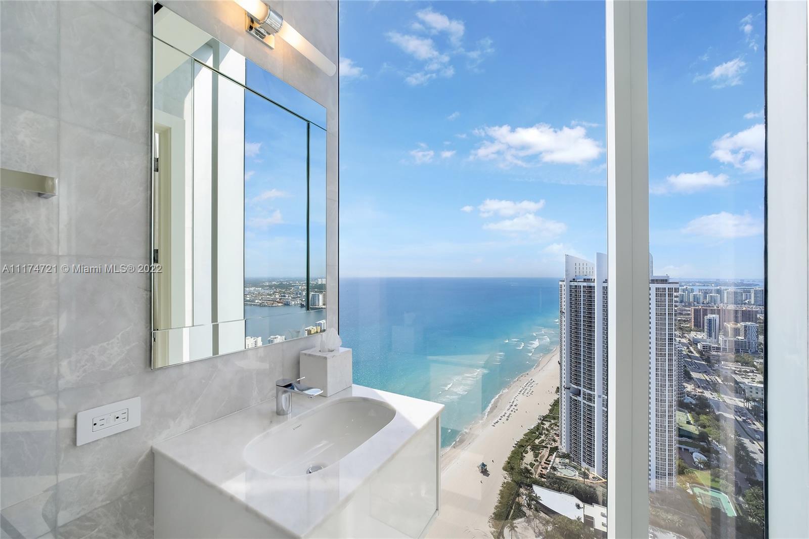 TURNBERRY OCEAN CLUB - Residential