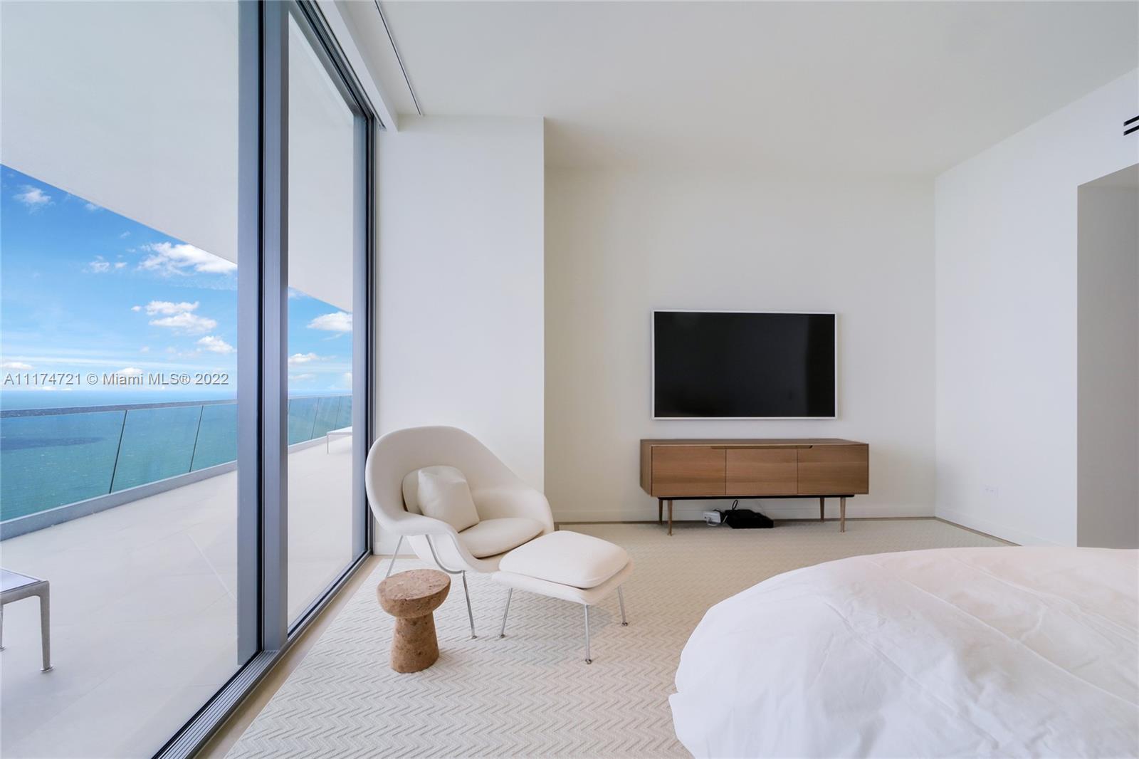 TURNBERRY OCEAN CLUB - Residential