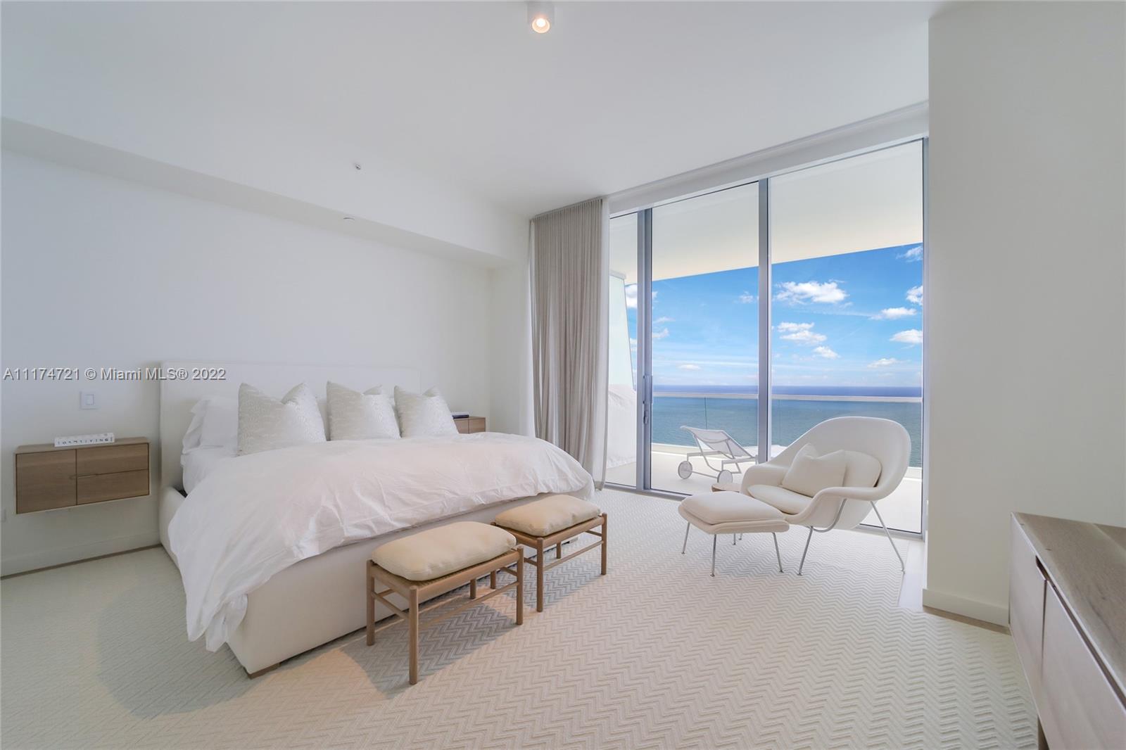 TURNBERRY OCEAN CLUB - Residential