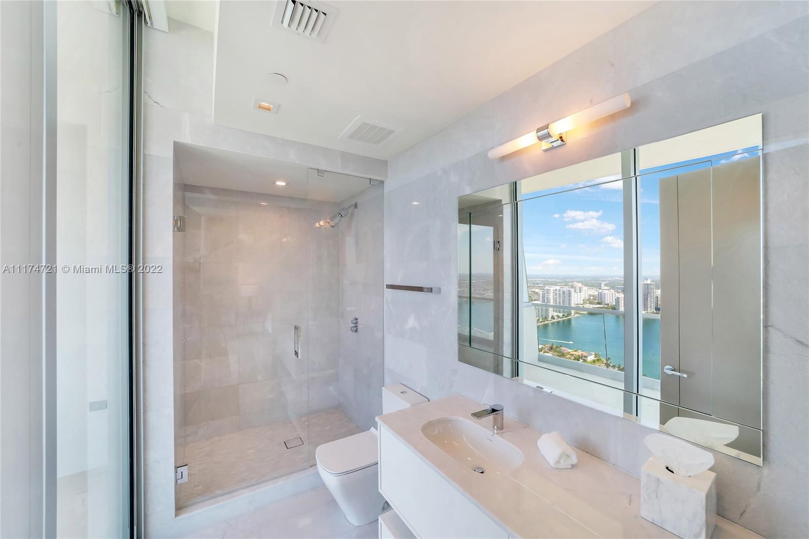 TURNBERRY OCEAN CLUB - Residential