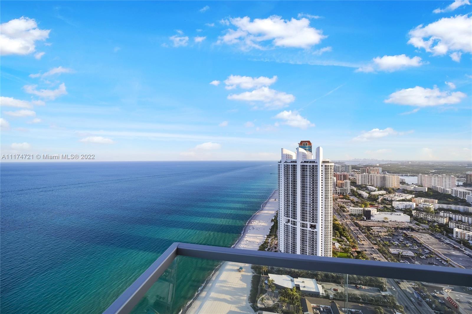 TURNBERRY OCEAN CLUB - Residential