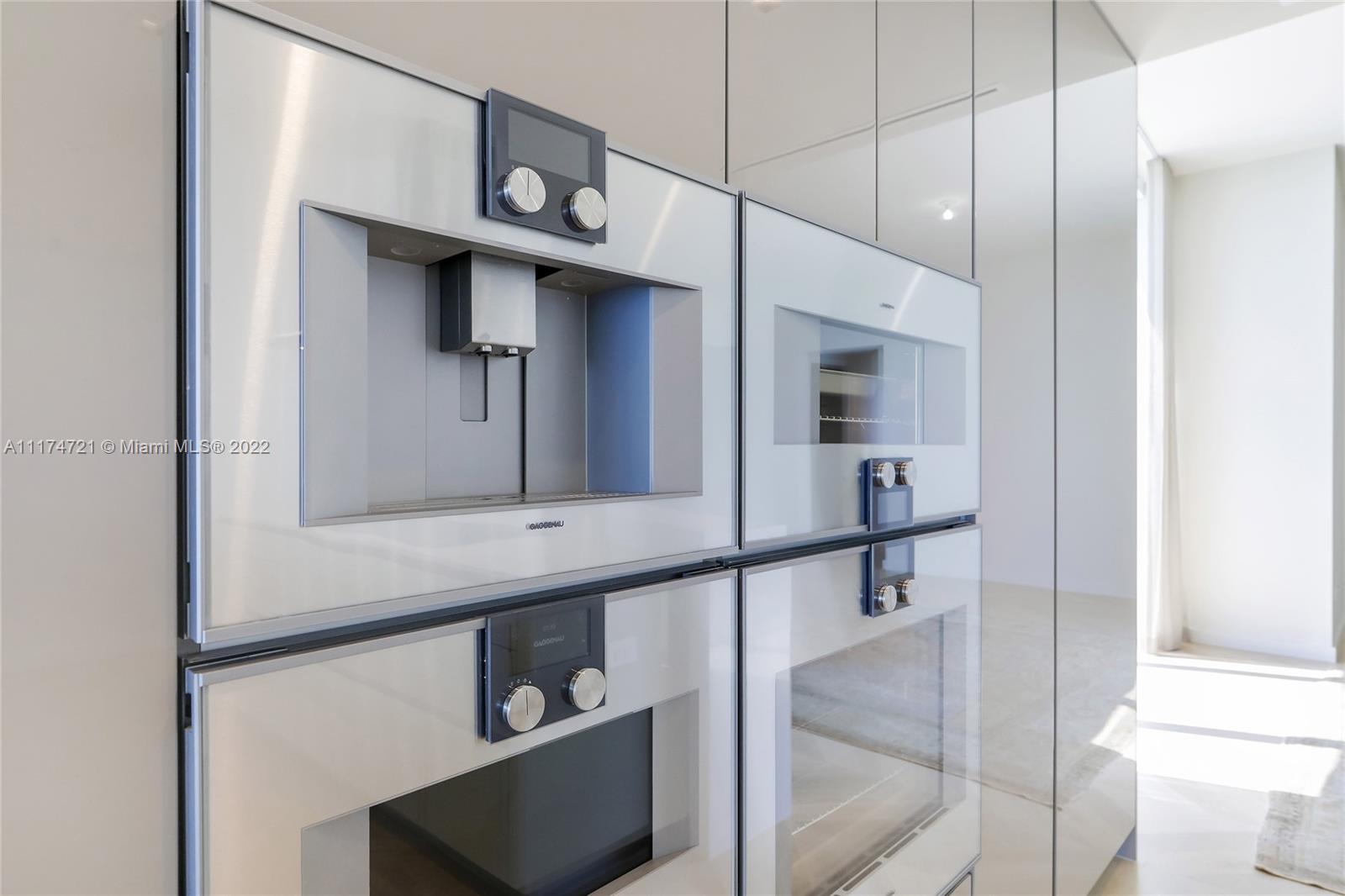 TURNBERRY OCEAN CLUB - Residential