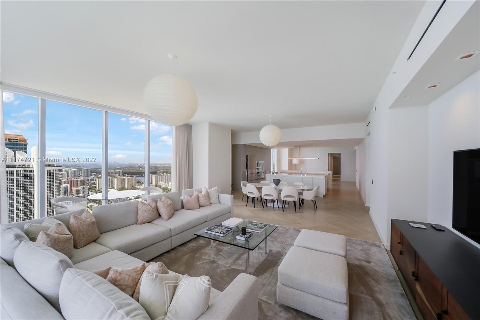 TURNBERRY OCEAN CLUB - Residential