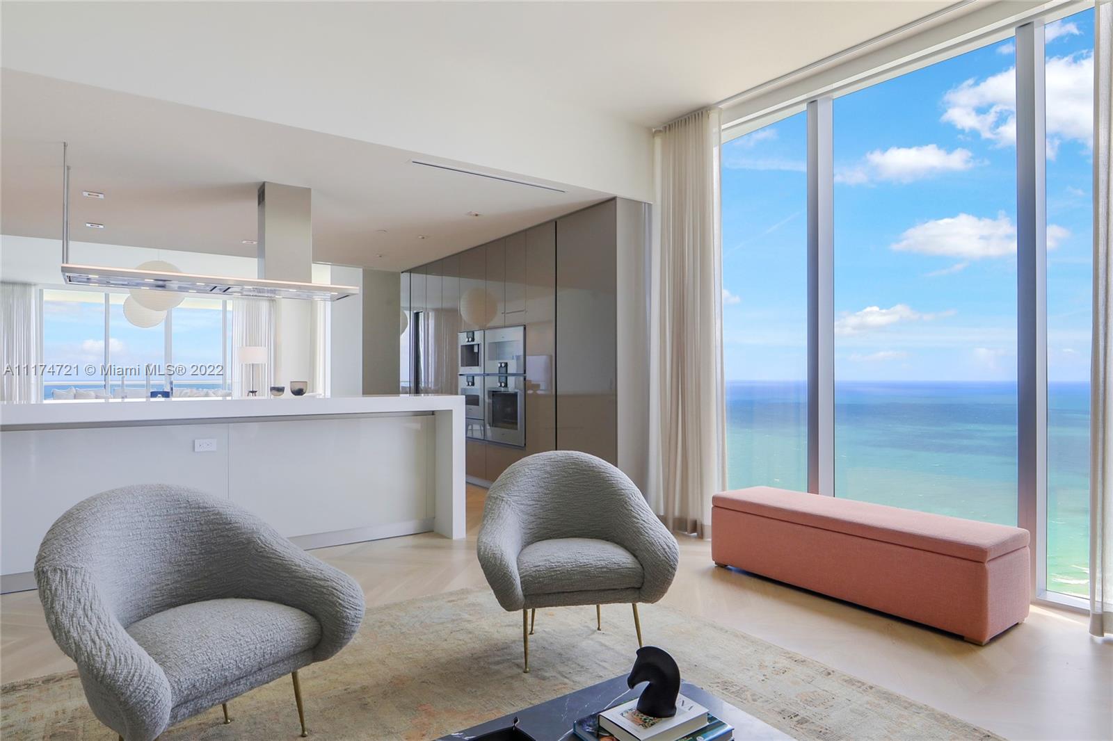 TURNBERRY OCEAN CLUB - Residential