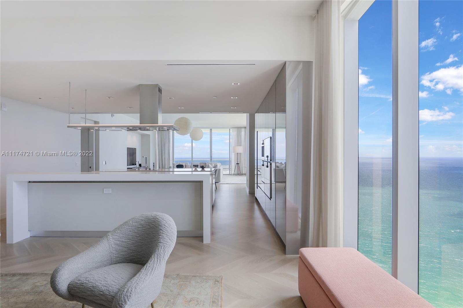 TURNBERRY OCEAN CLUB - Residential