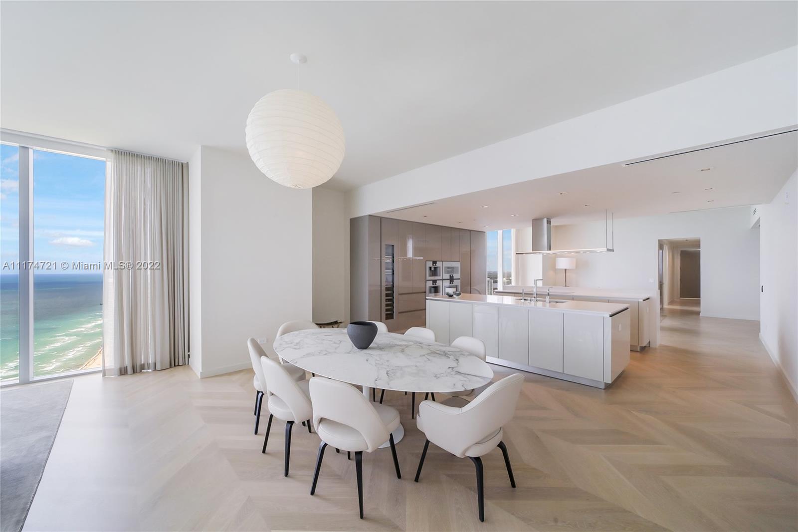 TURNBERRY OCEAN CLUB - Residential