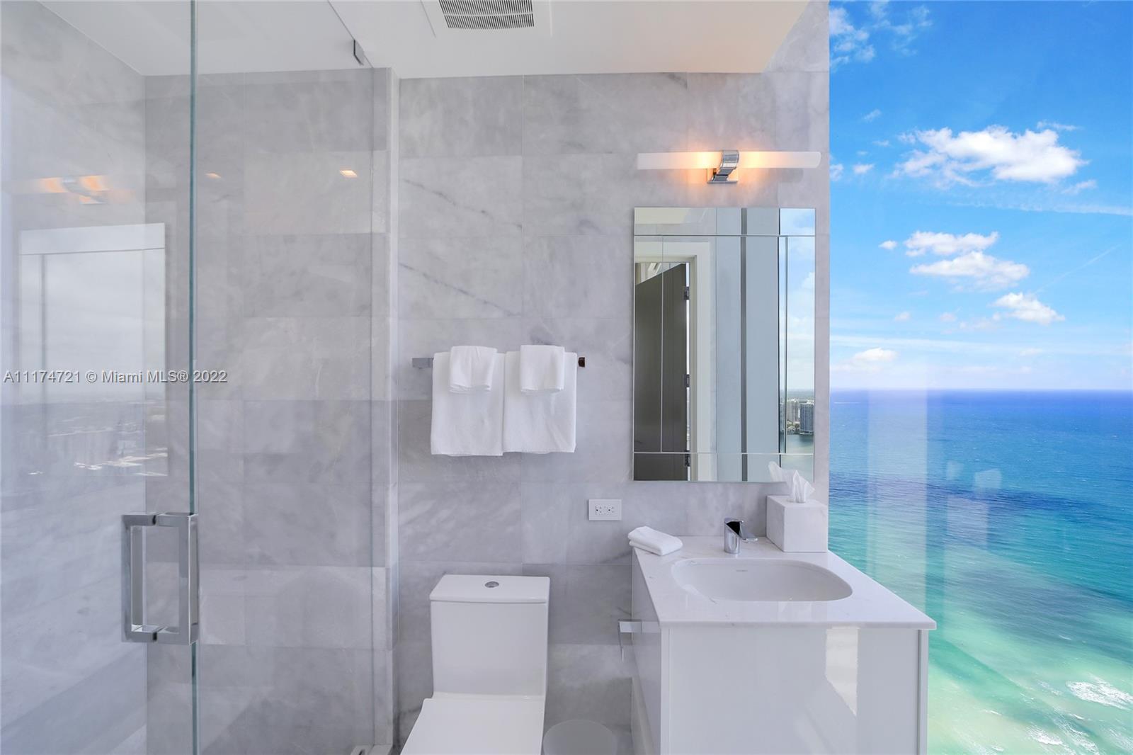 TURNBERRY OCEAN CLUB - Residential