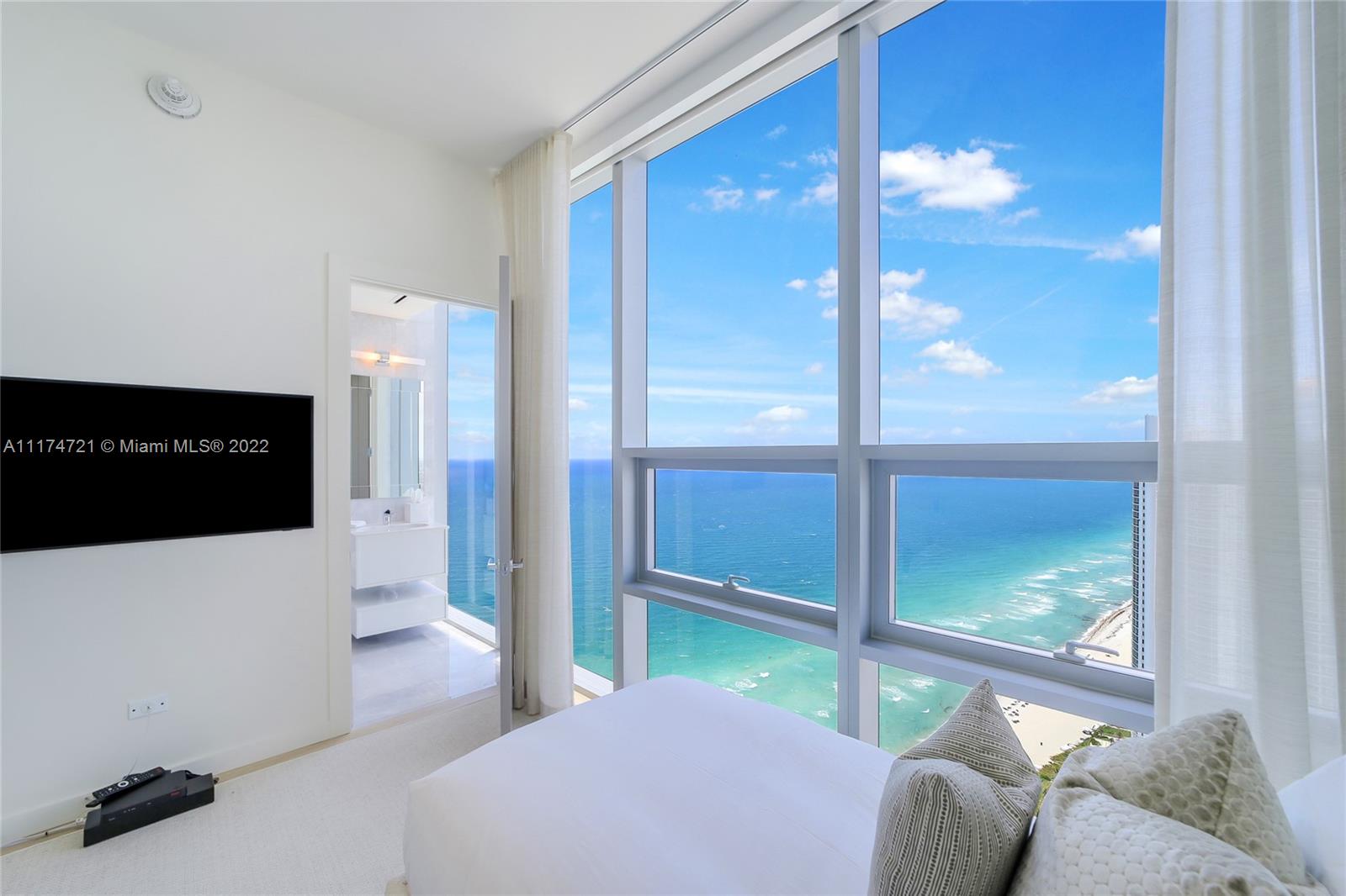 TURNBERRY OCEAN CLUB - Residential