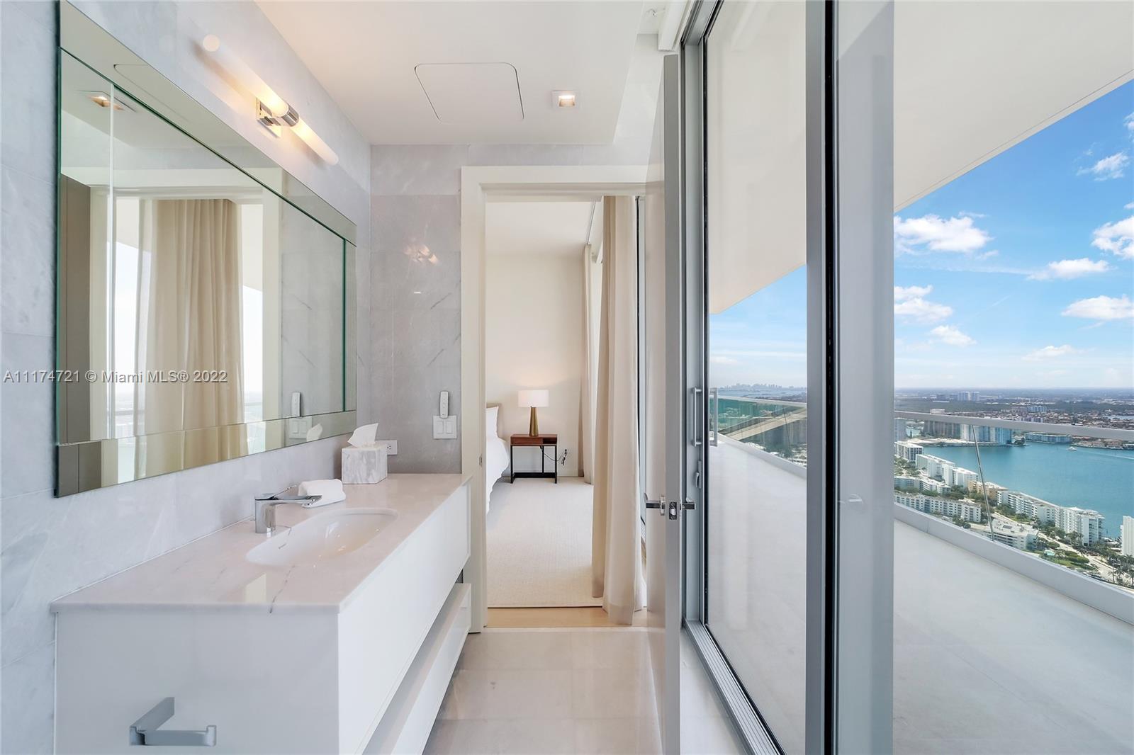 TURNBERRY OCEAN CLUB - Residential