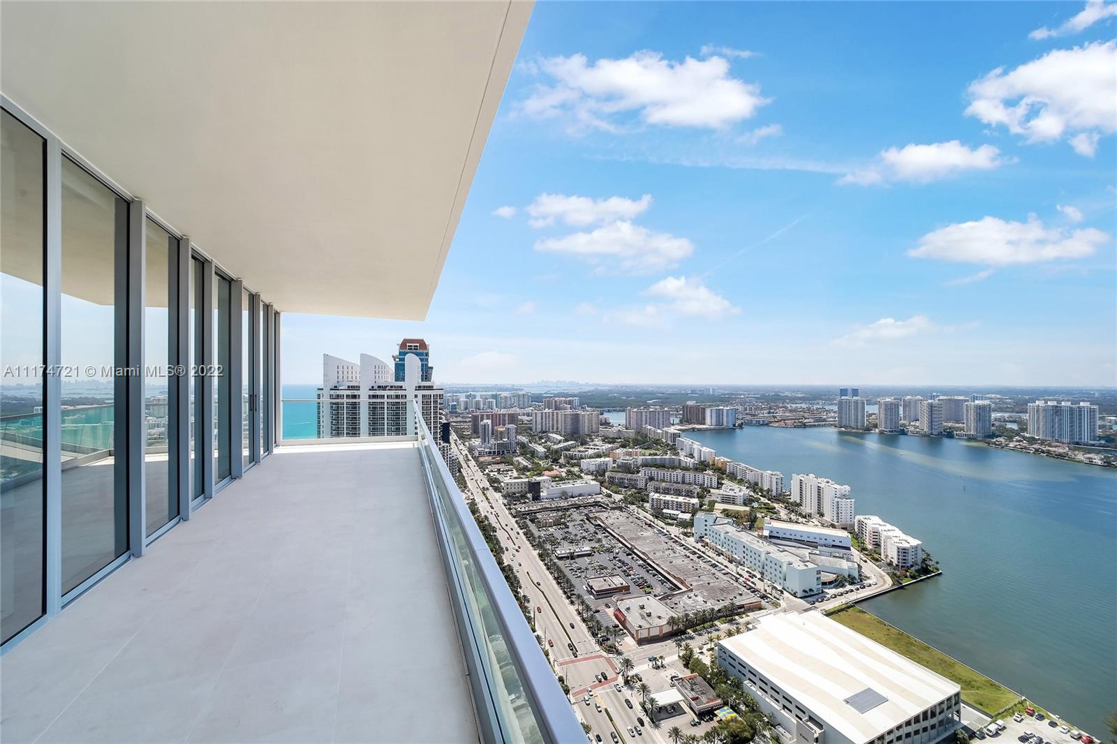 TURNBERRY OCEAN CLUB - Residential