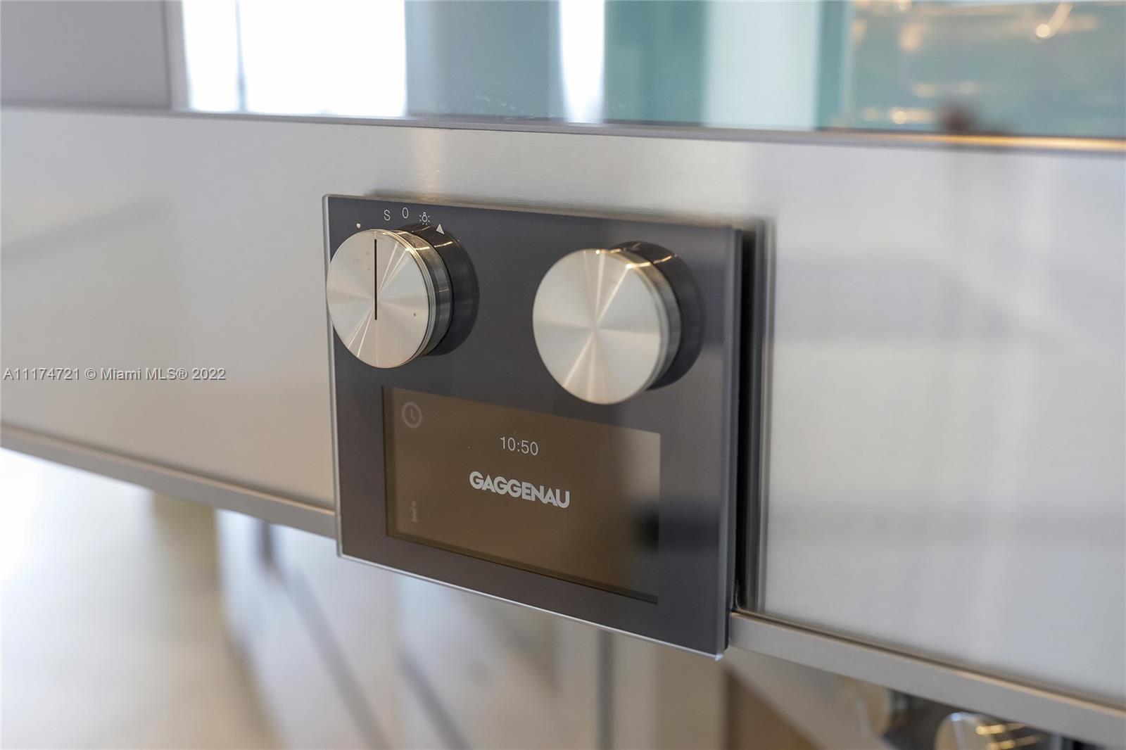 TURNBERRY OCEAN CLUB - Residential