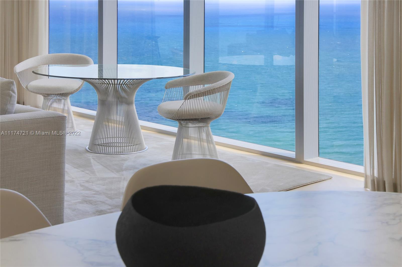 TURNBERRY OCEAN CLUB - Residential