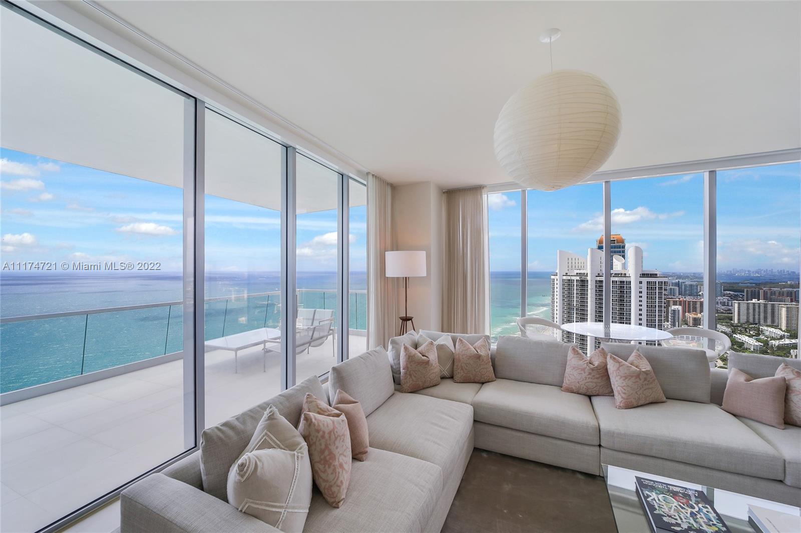 TURNBERRY OCEAN CLUB - Residential