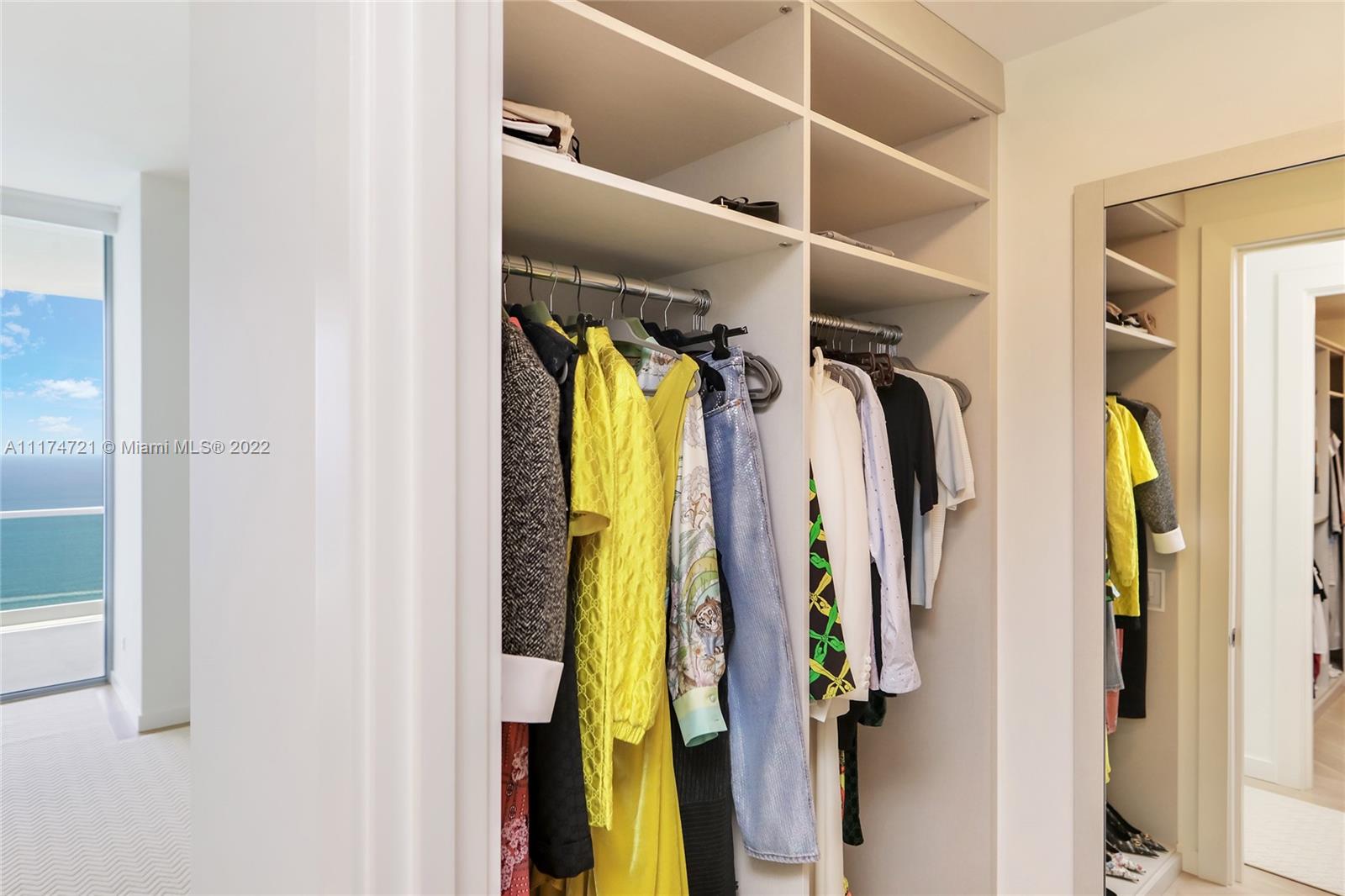 TURNBERRY OCEAN CLUB - Residential