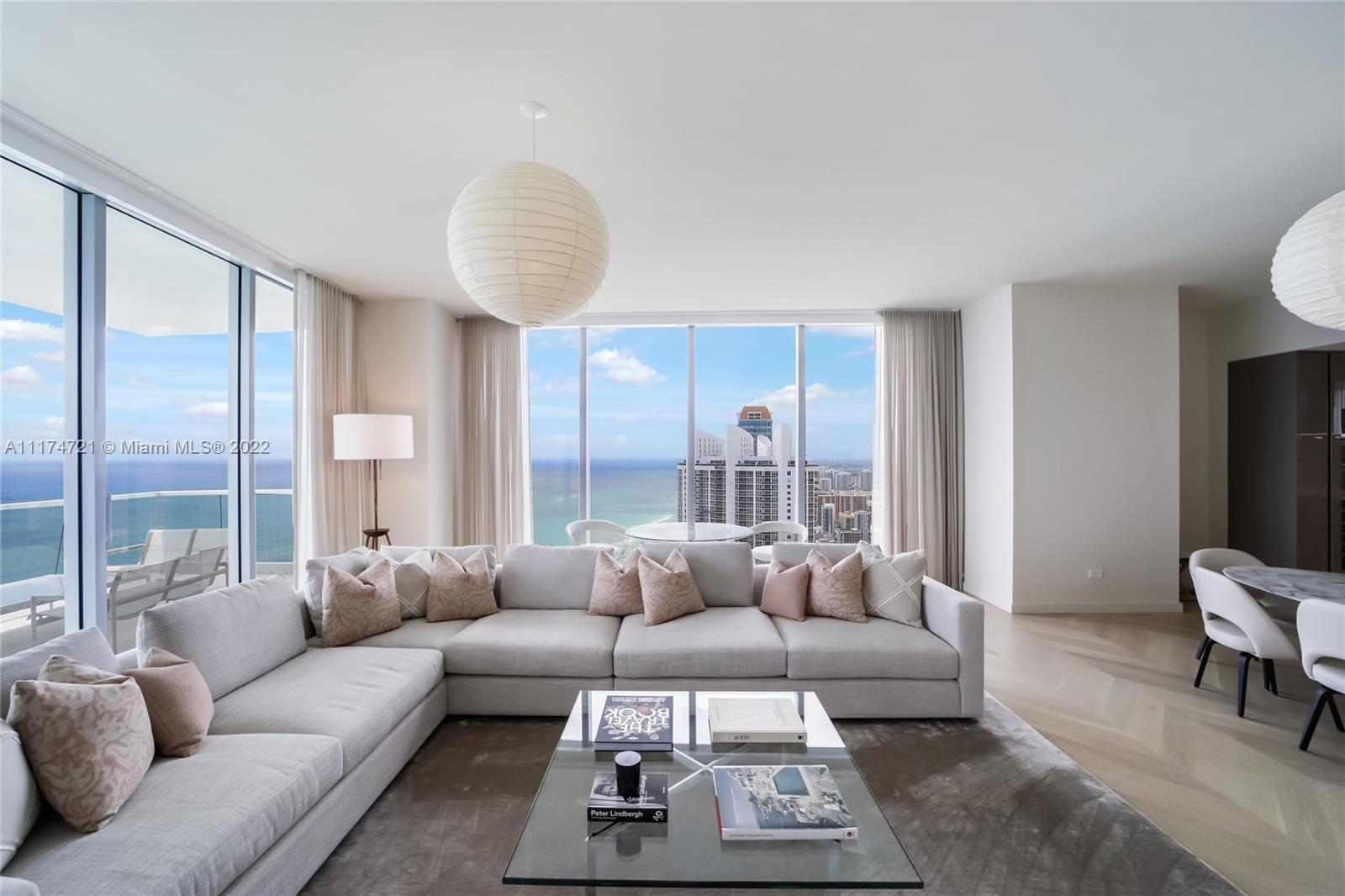 TURNBERRY OCEAN CLUB - Residential