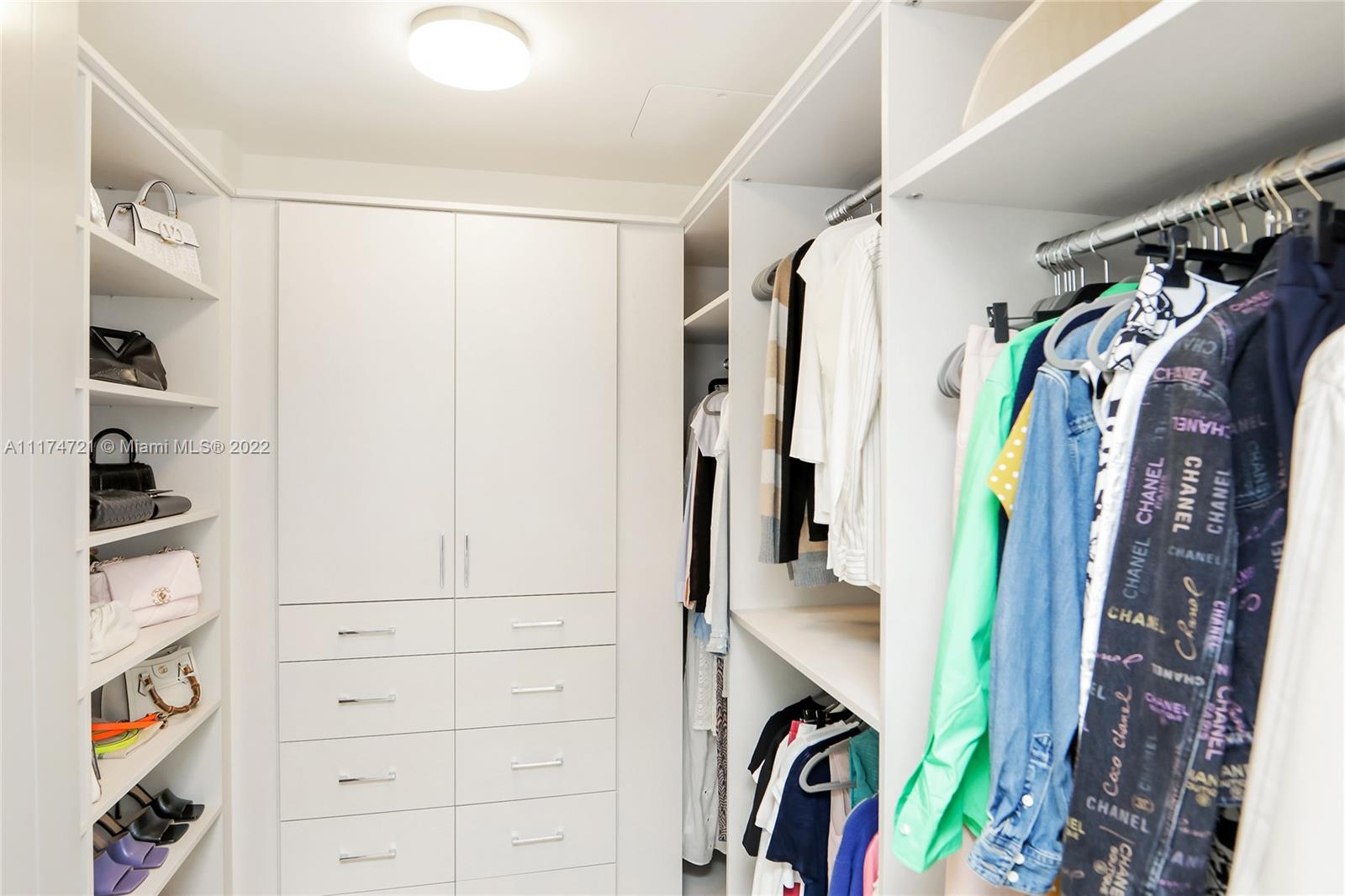 TURNBERRY OCEAN CLUB - Residential