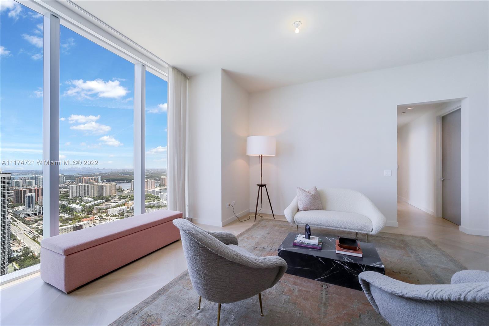 TURNBERRY OCEAN CLUB - Residential