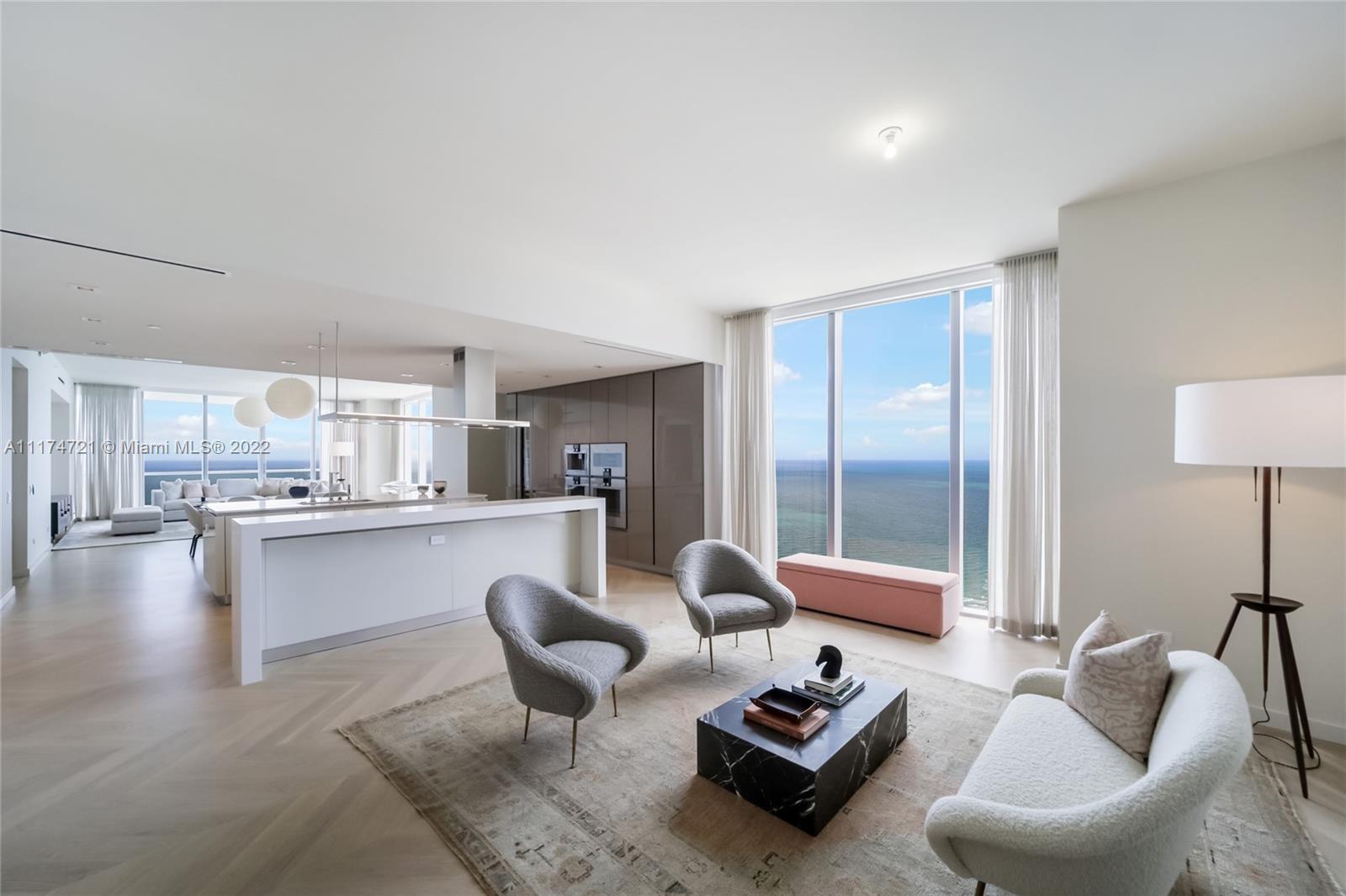 TURNBERRY OCEAN CLUB - Residential