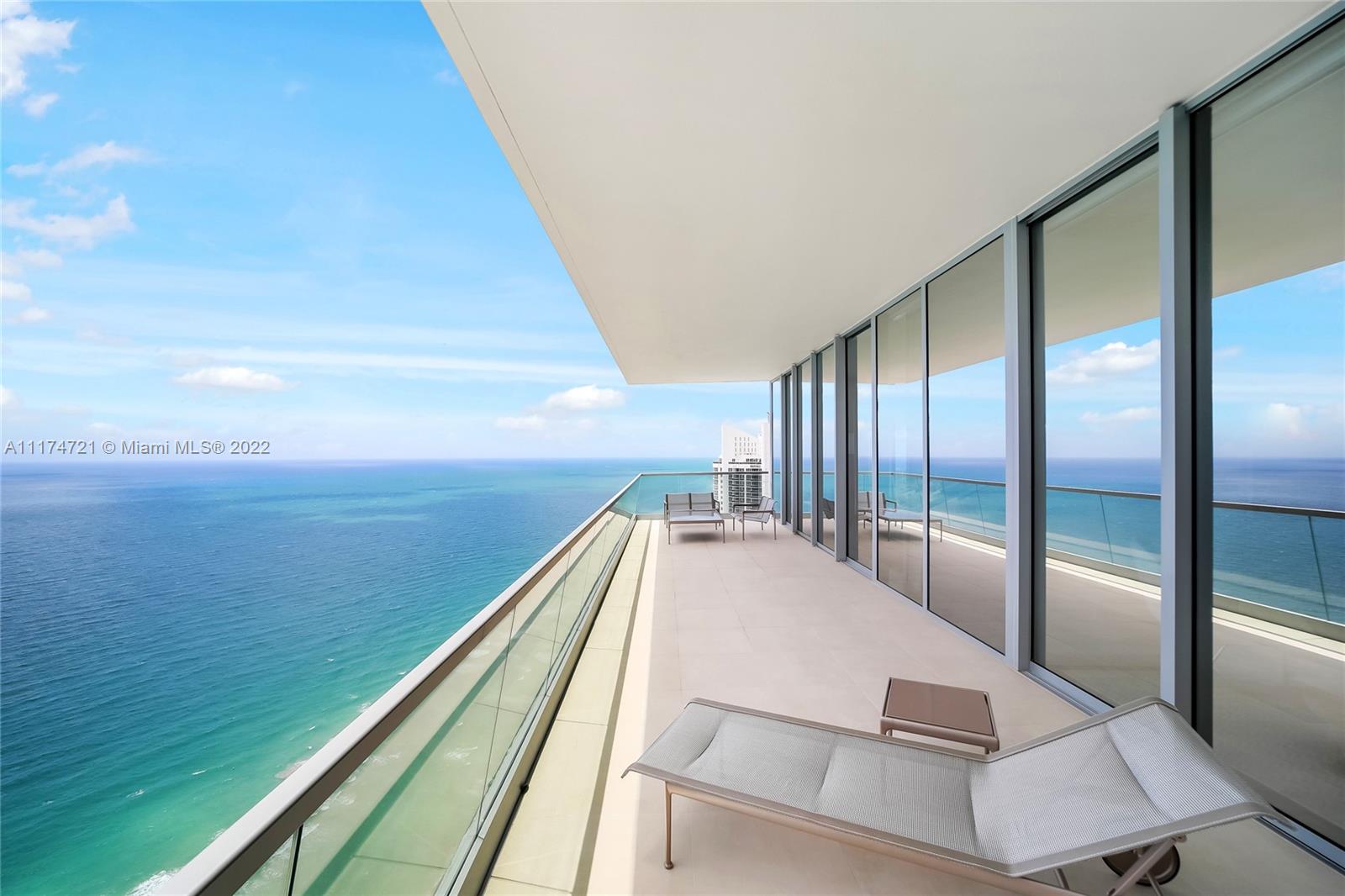 TURNBERRY OCEAN CLUB - Residential