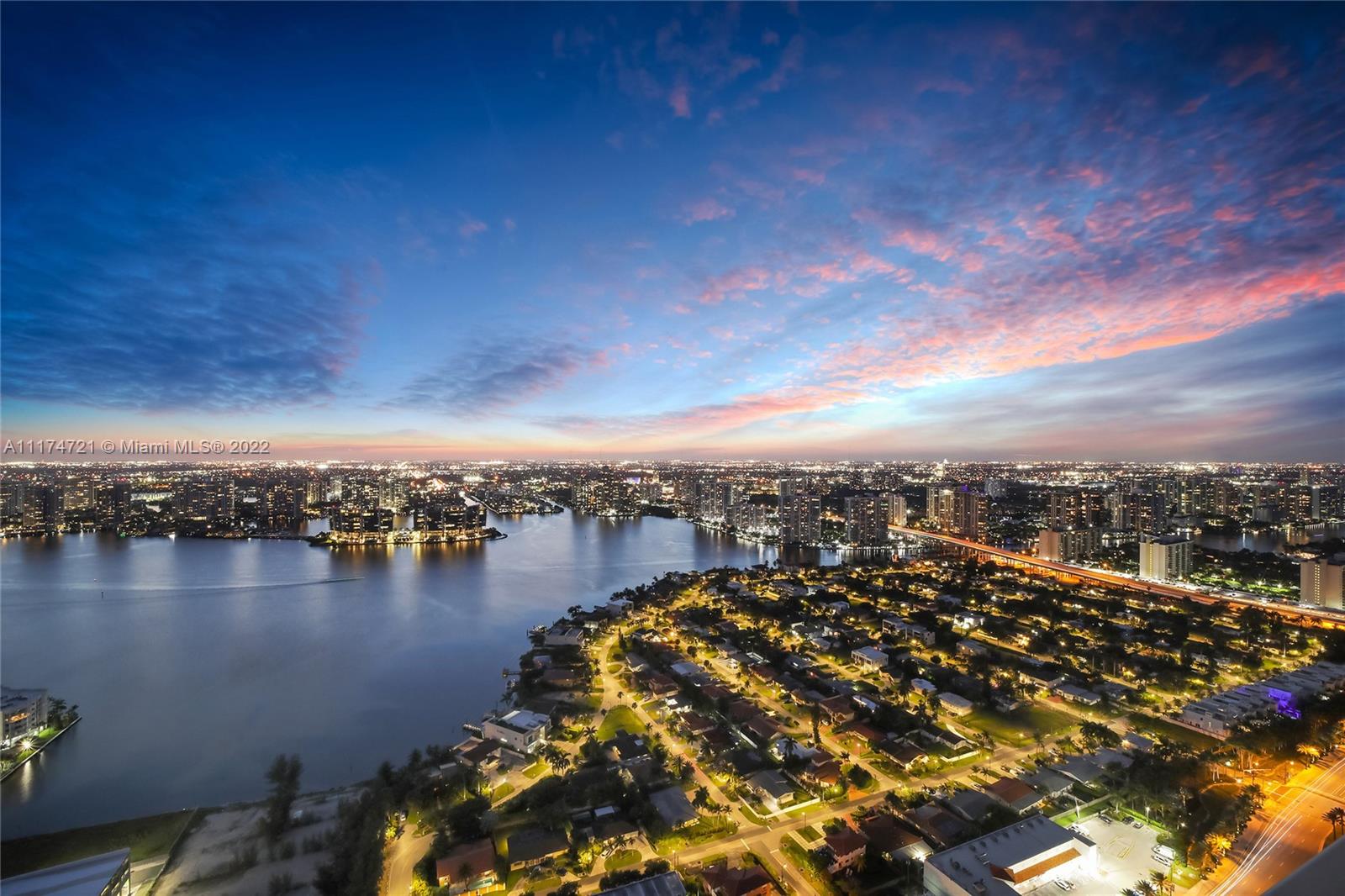 TURNBERRY OCEAN CLUB - Residential