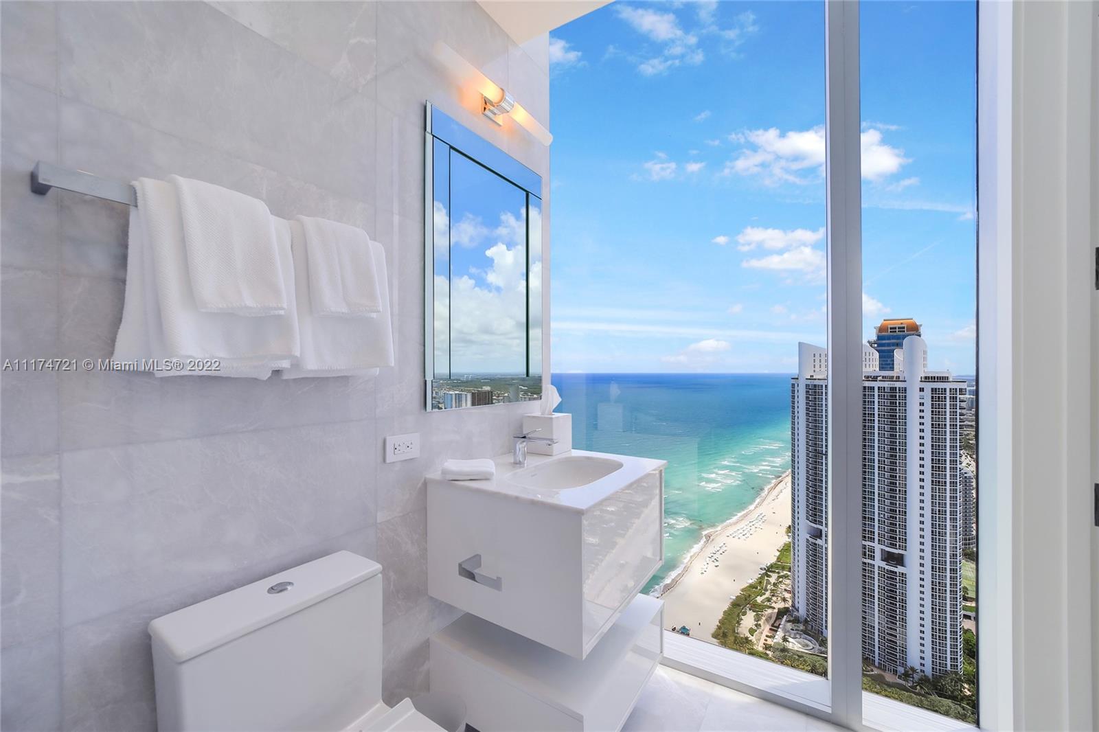 TURNBERRY OCEAN CLUB - Residential