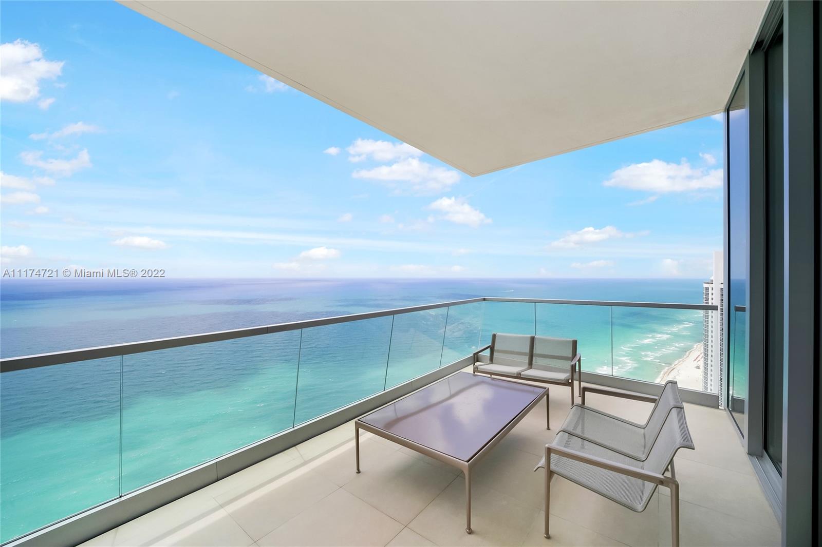 TURNBERRY OCEAN CLUB - Residential