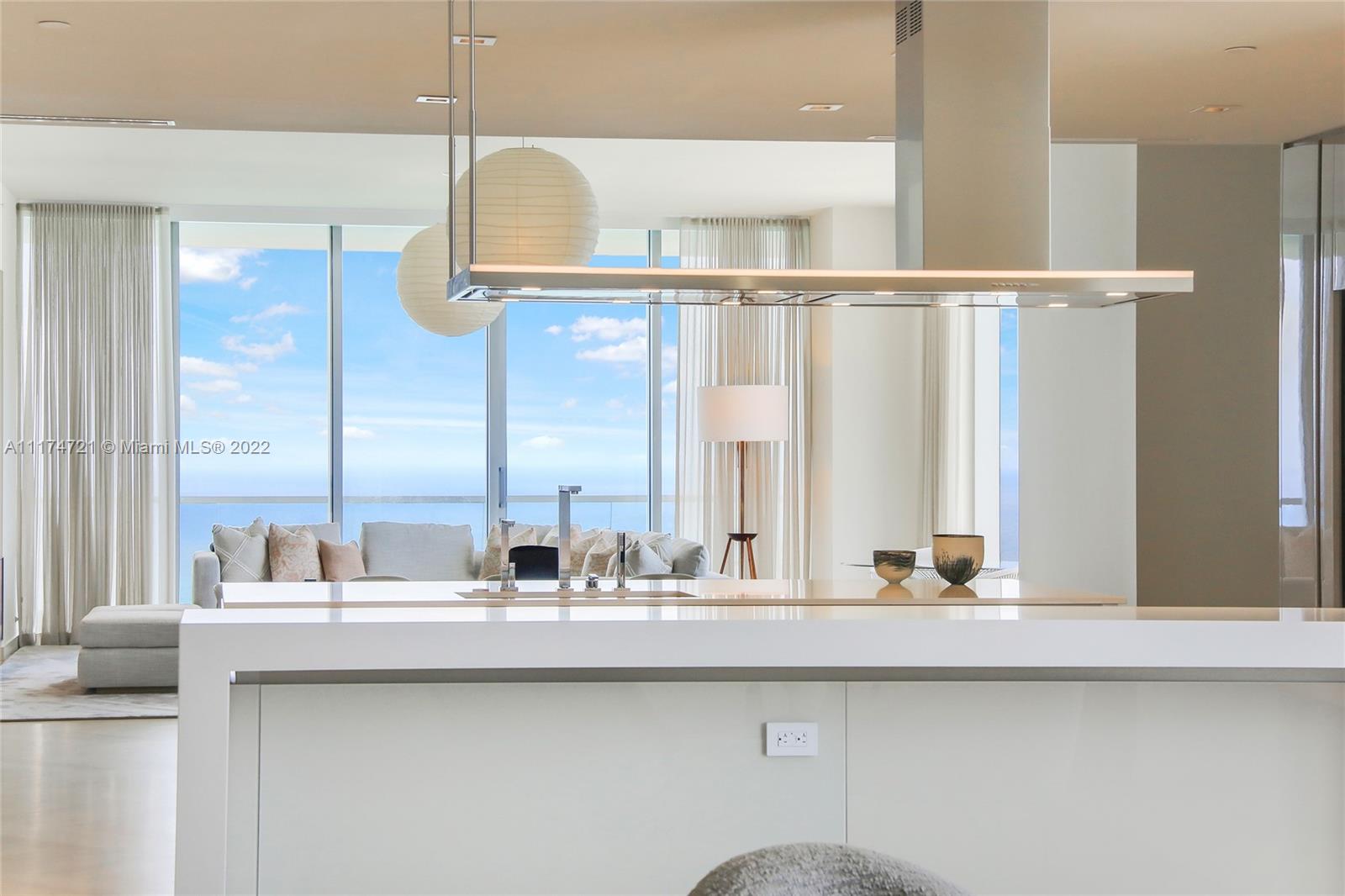 TURNBERRY OCEAN CLUB - Residential