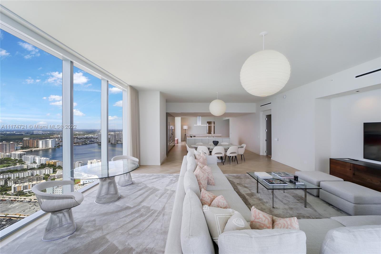 TURNBERRY OCEAN CLUB - Residential