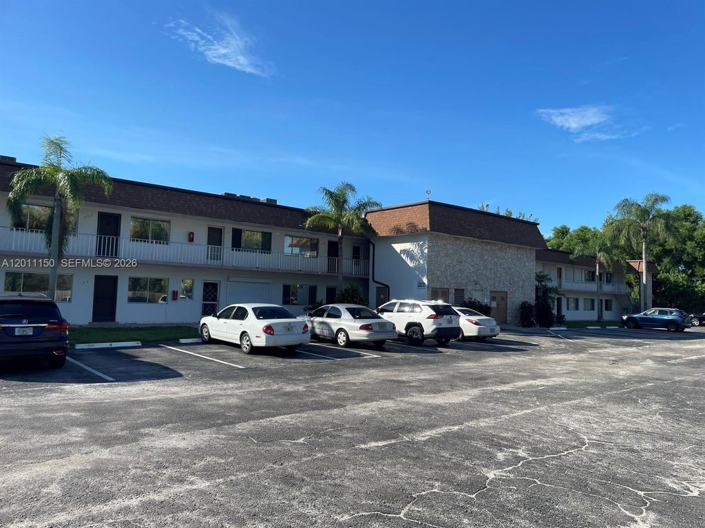 Photo of 2878 Donnelly Dr #205, Lake Worth, FL 33462 (MLS # A12011150)