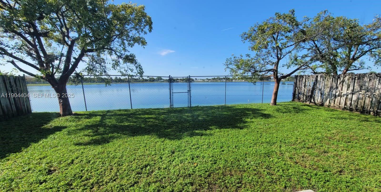 LESLIE LAKE NORTH - Residential