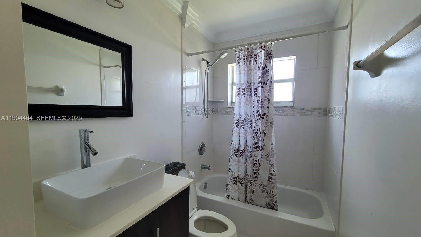 LESLIE LAKE NORTH - Residential