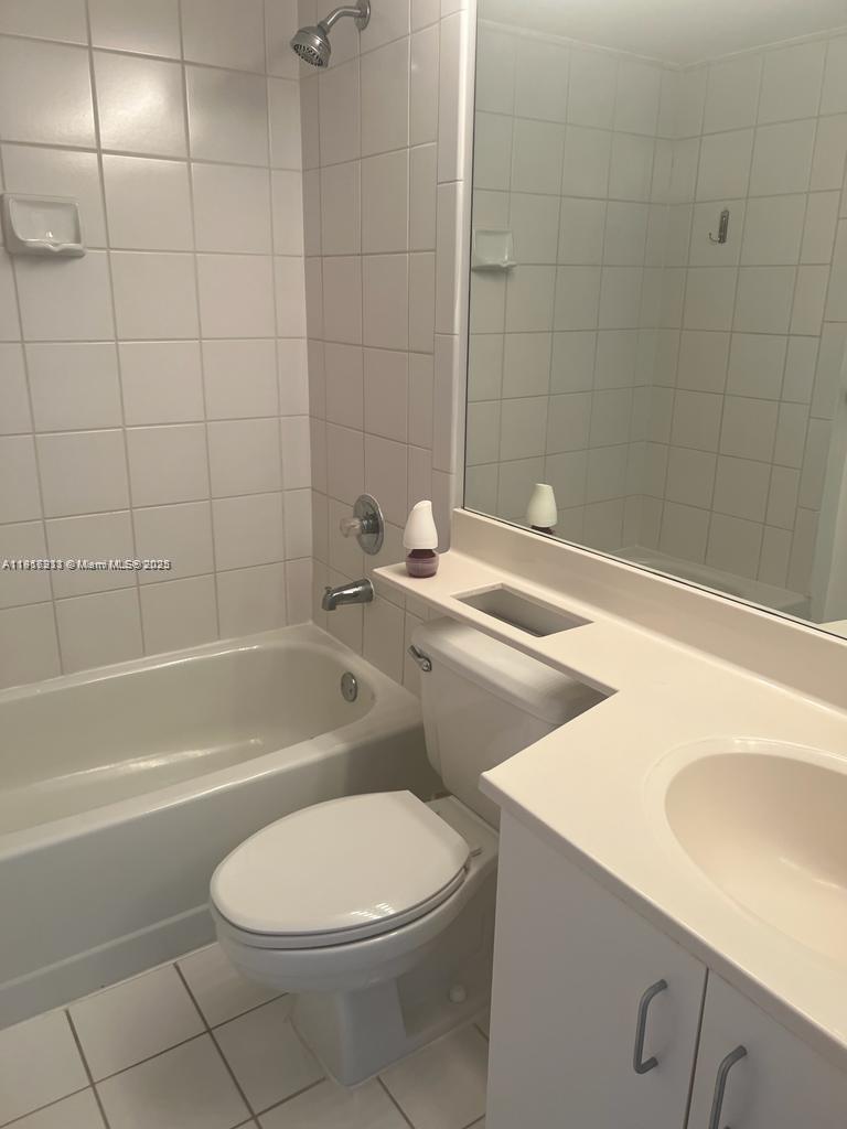 PARC CENTRAL AVENTURA EAS - Residential Lease