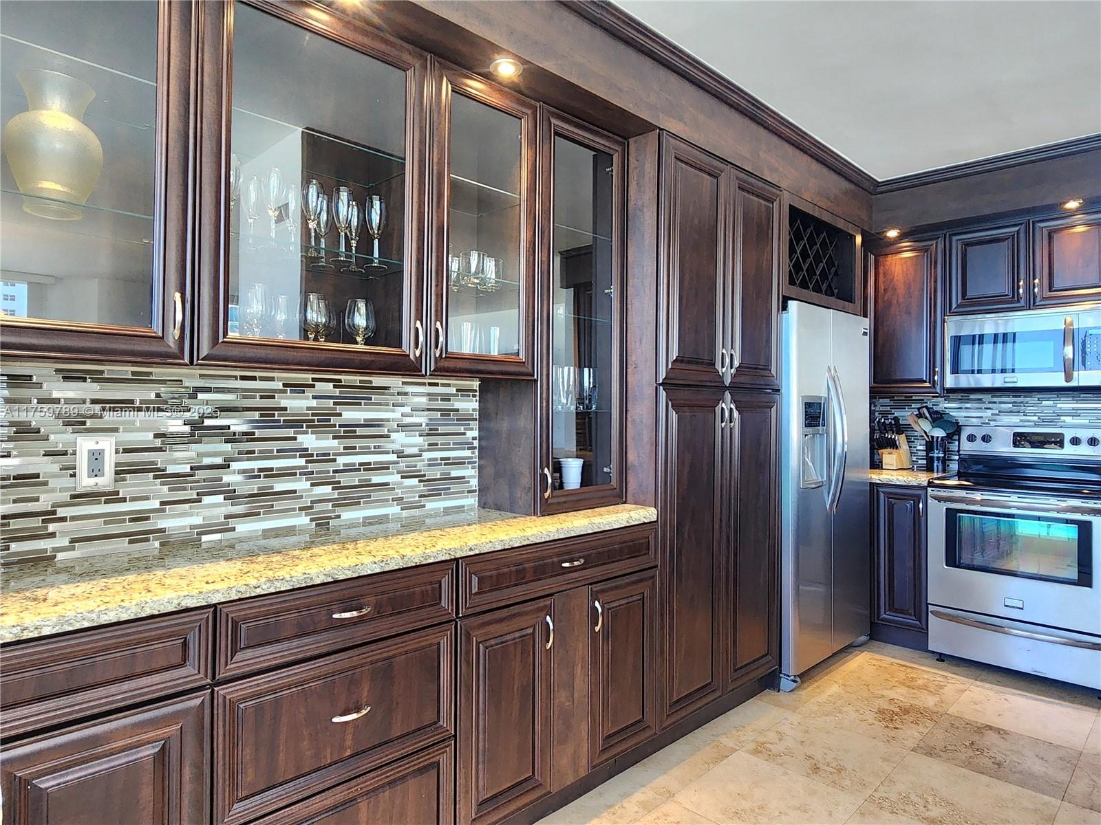 ALEXANDER TOWERS CONDO - Residential Lease