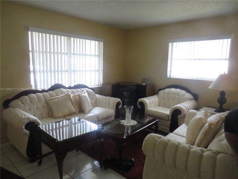 Single Family Residence in Tamarac FL 4578 19th Terrace Ter 3.jpg