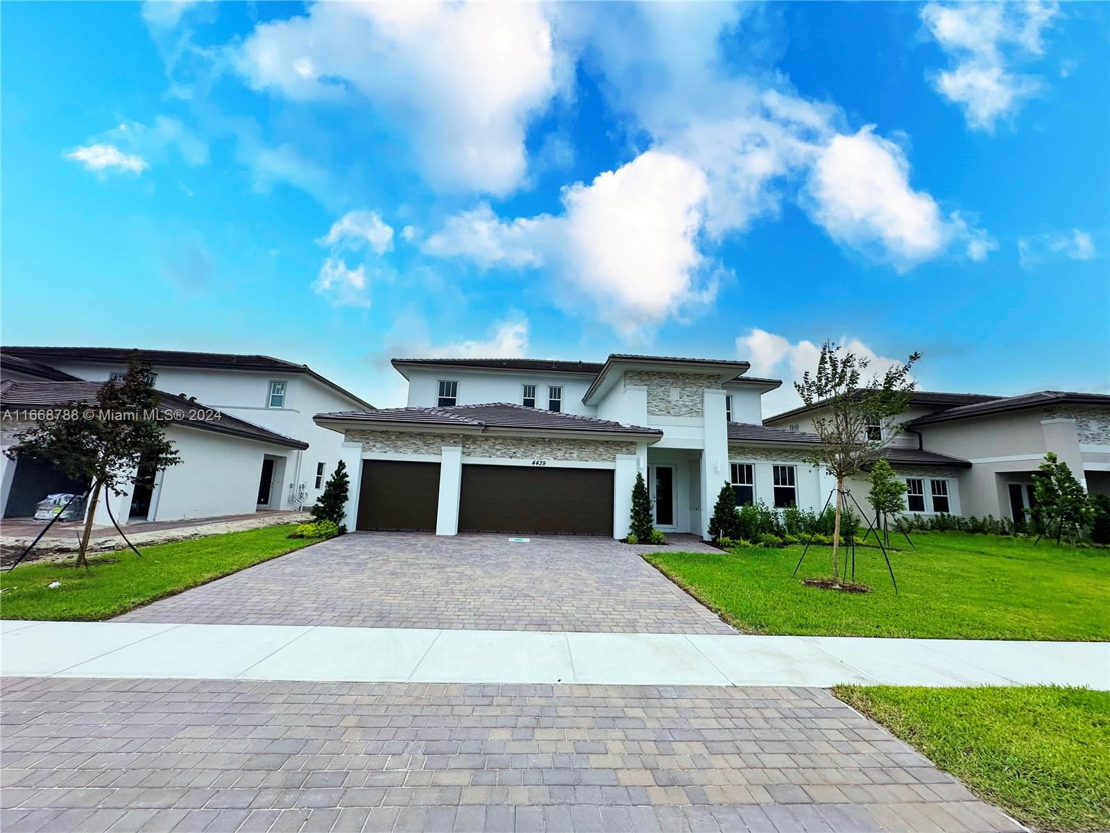 4439 Sw 123rd Ln, Davie, Broward County, Florida - 5 Bedrooms  
5 Bathrooms - 