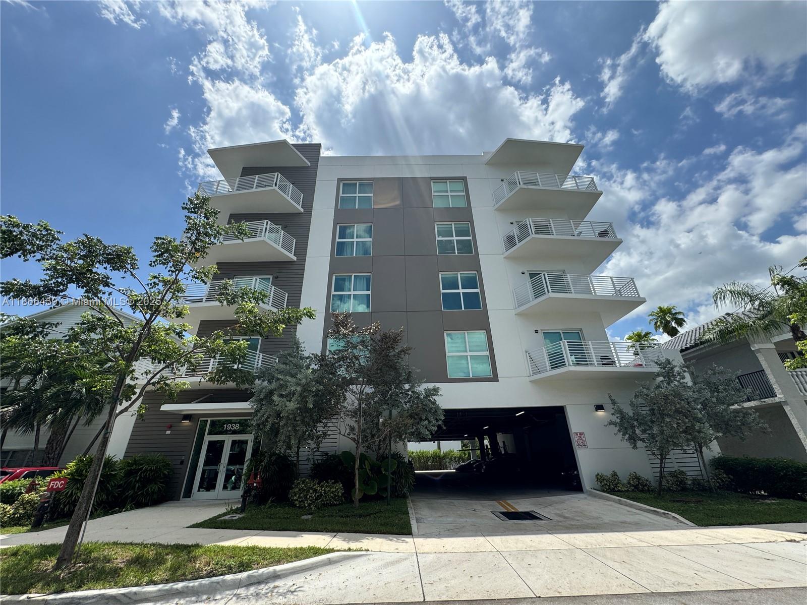 New construction! Ample one bedroom and one bathroom apartment, very bright and modern. Huge balcony with nice open views. Fully equipped kitchen with stainless steel appliances. Washer and dryer inside the unit. Apartment has one covered assigned parking. There is a bike storage space in a locked room in the lobby. The location could not be better, close to the beach, highway, restaurants and retail, yet in a quiet street. Rapid approval.