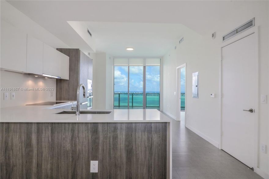 large unit with stunning direct view of the bay , featuring stainless steel appliances , ceramic floors, high end appliances. Building has great amenities such as tennis courts, pool, party room, Spa with sauna and steam room, 24 hrs Frontdesk and concierge.