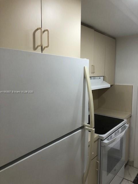 HARBOR ISLAND - Residential Lease