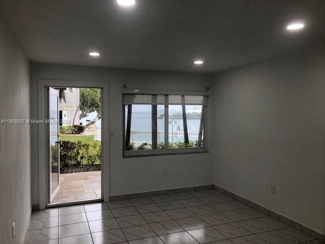 HARBOR ISLAND - Residential Lease