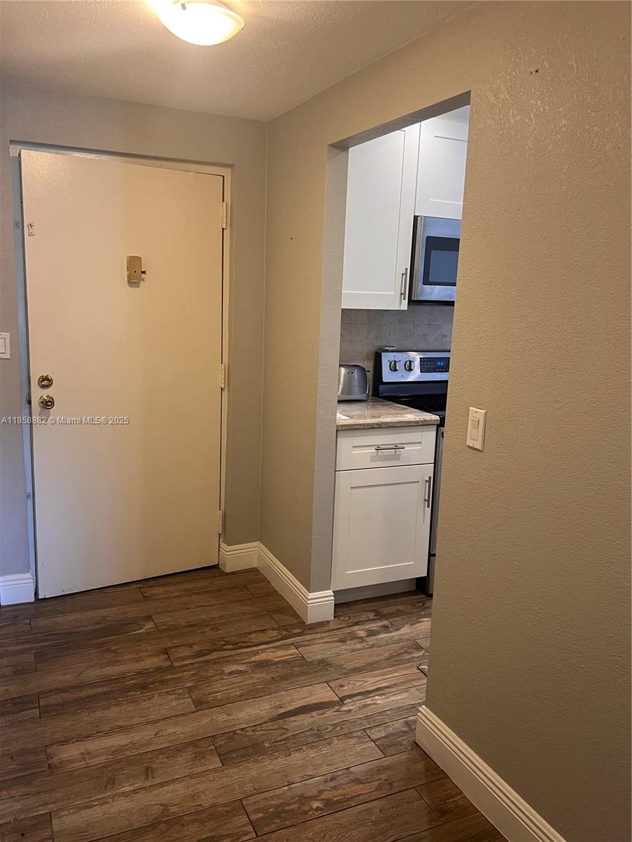 LADO DEL RIO CONDO - Residential Lease