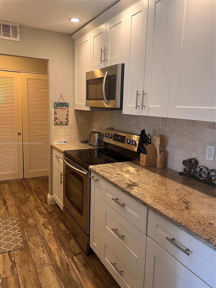 LADO DEL RIO CONDO - Residential Lease