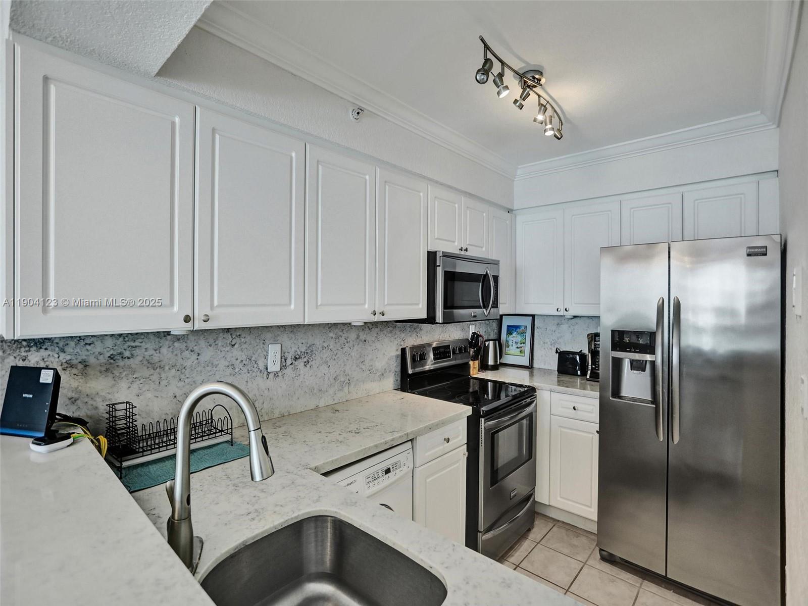 WAVE CONDO - Residential Lease