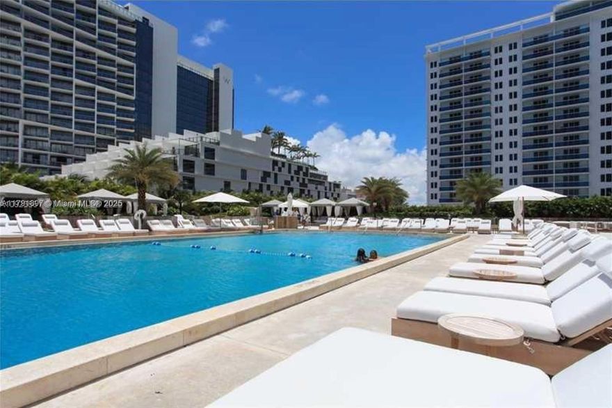 TRUE OCEAN VIEW with a recent impeccable renovation, spacious 1 bedroom / 1 bath at the exclusive Roney Palace. Enjoy the BEST amenities in South Beach has to offer, 3 ocean pools, first class pool/beach service, restaurants, Lincoln Rd, Ocean Dr, 10 minutes to Bal Harbor, 15 minutes to airport. The unit is fully furnished and is a fantastic place to live