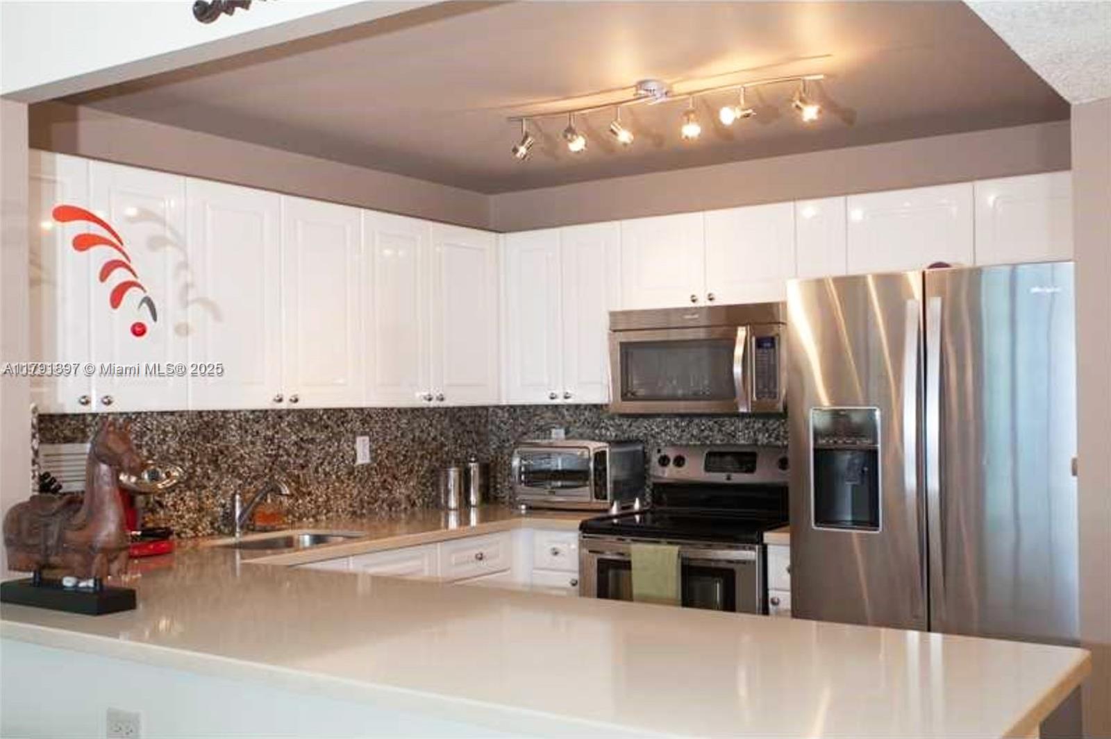 RONEY PALACE CONDO - Residential Lease