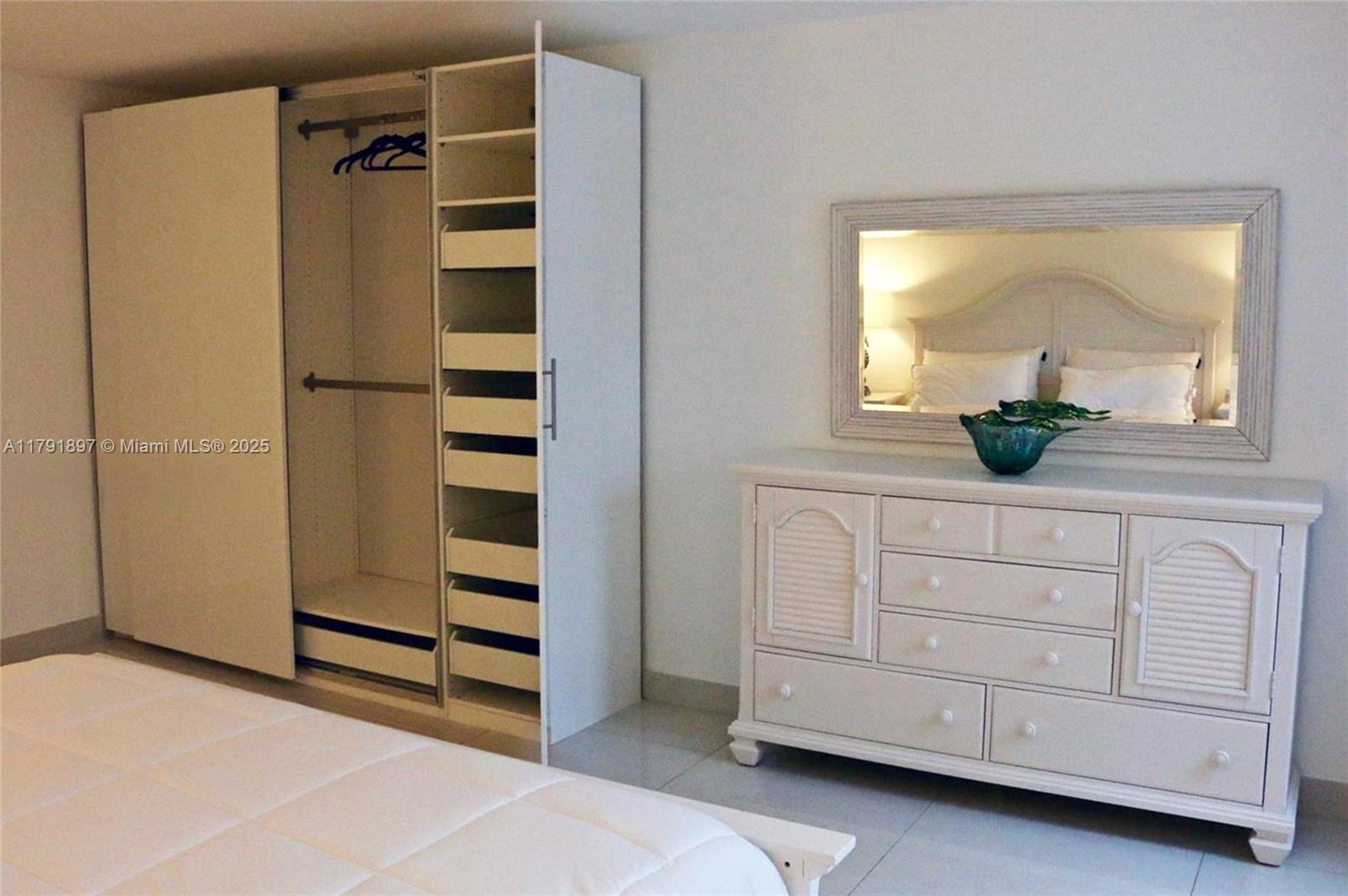RONEY PALACE CONDO - Residential Lease