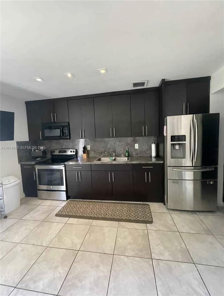 COLLEGE PARK - Residential Lease